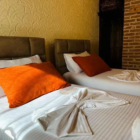 Gjoni بيت ضيافة ثيث