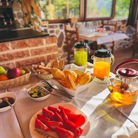 Gjoni بيت ضيافة ثيث