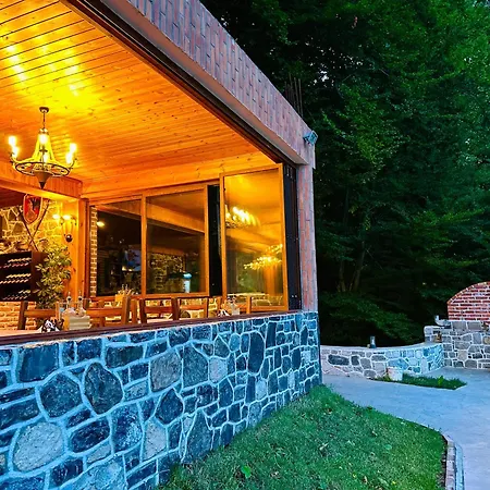 Gjoni بيت ضيافة 3*