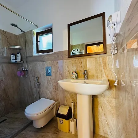 Gjoni Pensjonat Theth