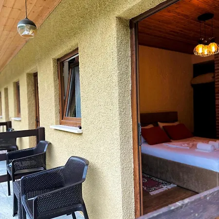 Gjoni بيت ضيافة