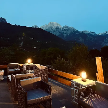 Guest house Gjoni 3*