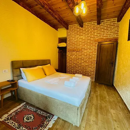 Gjoni Guest house 3*